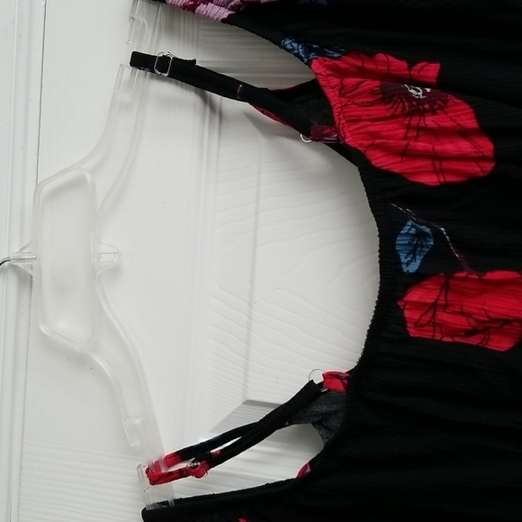 No Boundaries Women's Cold Shoulder Romper - Picture 12 of 12